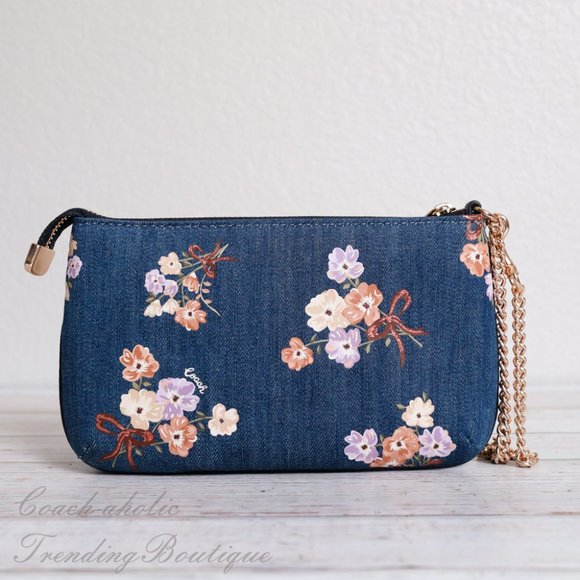 NWT Coach Large Wristlet with Floral Print - Picture 3 of 8